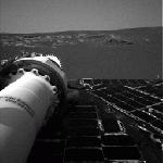 První snímek sondy Opportunity po pistání na povrchu Marsu