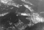 snímek sondy Huygens z výšky 16 km zachycuje kanály vedoucí k pobeží