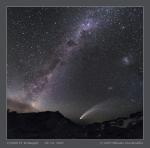 T�i galaxie a kometa McNaught. Foto Miloslav Druckm�ller.