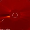 Snímek komety nad Sluncem z kamery LASCO C2, SOHO.