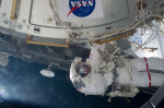 Greg Chamitoff při výstupu. Autor: NASA