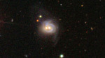 Dvě černé díry uvnitř galaxie Markarian 739