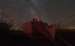 Robotický dalekohled FRAM při nočním pozorování. Autor: Martin Mašek.