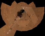 Autoportrét Opportunity vzniklý složením více snímků z počátku tohoto roku Autor: NASA