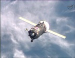 Progress M-22M při příletu ke stanici Autor: TV NASA