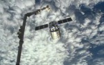 Loď Cygnus Orb-1 krátce po uvolnění robotickou paží stanice Autor: Spaceflightnow.com