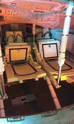Pilot lunárního modulu (by) seděl vpravo, uprostřed bylo místo pro pilota velitelského modulu (sedačka nemá opěrku hlavy). Autor: Juraj Míček