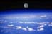 28.10.2000 - Planeta Země: Východ Měsíce