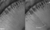 12.12.2006 - Světlé depozity ukazují na tekoucí vodu na Marsu