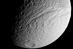 24.06.2008 - Ithaca Chasma: Velká puklina na Saturnově Tethysu