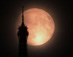 07.05.2012 - Superměsíc nad Paříží