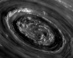 04.12.2012 - Střed víru na severním pólu Saturnu