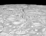 21.10.2015 - Severní pól Saturnova Enceladu plný zlomů
