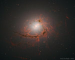 07.12.2016 - NGC 4696: Filamenty kolem černé díry