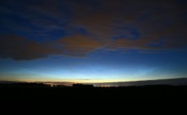 Ranní NLC nad Pardubicemi