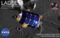 Autor: NASA - Sonda LADEE nad povrchem Měsíce