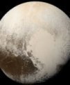 Autor: NASA/Johns Hopkins University Applied Physics Laboratory/Southwest Research Institute/Alex Parker - Trpasličí planeta Pluto v přírodních barvách