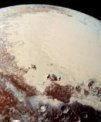 Autor: SWRI, JHUAPL, NASA - Sputnik Planitia, impaktní pánev vytvořená v levé části ledového útvaru ve tvaru srdce
