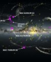 Autor: ESA/Gaia/DPAC, licence cc by-sa 3.0 - Tento obrázek ukazuje Mléčnou dráhu, jak ji vidí družice Gaia. Čtverečky představují polohu kulových hvězdokup, trojúhelníky polohu satelitních galaxií a malé tečky jsou hvězdné proudy. Fialové tečky a čtverečky jsou objekty, které do Mléčné dráhy přinesla galaxie Pontus.