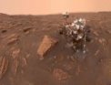 Autor: NASA - 15. června 2018 pořídil rover Curiosity v lokalitě na sever od Vera Rubin Ridge mnoho fotek, ze kterých vznikl tento jeho autoportrét.