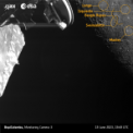 Autor: ESA/BepiColombo/MTM - Detail struktur na povrchu Merkuru s popisky (snímek z průletu 19. 6. 2023)
