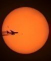 Autor: Jakub Mazúr - Slunce se skvrnami a přelétající Airbus A380 (6. 2. 2024)