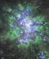 Autor: © Judy Smith - Ilustrace, jak by asi mohla galaxie typu zelený hráček vypadat, kdybychom ji mohli pozorovat s dobrým rozlišením. Překotná tvorba hvězd i přítomnost velmi horkých mladých hvězd odpovídá současné představě o tomto specifickém typu galaxií.