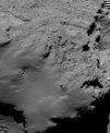 Autor: ESA - Detailní snímek komety 67P/Churyumov-Gerasimenko z klesající sondy Rosetta
