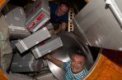 Autor: NASA - Kosmonauté Sergej Rjazanskij (nahoře) a Michail Ťurin vynášejí zásoby z nákladní lodi Progress (2014). Zatím poslední misi nebylo souzeno dostat se tak daleko.