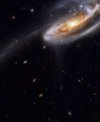 Autor: Hubble Legacy Archive, ESA, NASA and Bill Snyder. - Galaxia Tadpole je porušená špirálová galaxia, pri ktorej môžeme vidieť prúdy plynu opúšťajúce túto galaxiu kvôli gravitačnej interakcii s inou galaxiou. Molekulárny plyn je nevyhnutnou zložkou pre vytvorenie hviezd v galaxiách v ranom vesmíre.