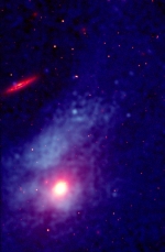 M86 - slozeny snimek (rentgenove zareni - modra, opticke - cervena)