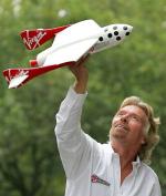 Richard Branson plánuje komerení lety soukromým raketoplánem Virgin Galactic