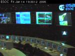 Huygens - ídící stedisko - 19.35 SEE - první data ze sondy na monitorech