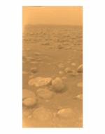 první barevný snímek z povrchu Titanu