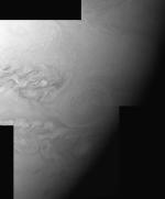 Detailní snímek okolí Malé rudé skvrny na Jupiteru.