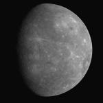 Jeden z prvních snímků planety Merkur, pořízený sondou Messenger.