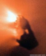 Snímek jádra Halleyovy komety pořízený sondou Giotto