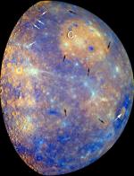 Část mapy povrchu planety Merkur v tzv. falešných barvách.
