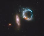 Galaxie Arp 147 na snímku z HST.