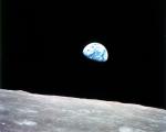 Východ Země nad Měsícem z Apolla 8