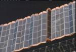 První ze solárních panelů, roztažený na 49 %