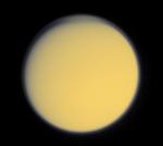 Titan ve viditelném světle.