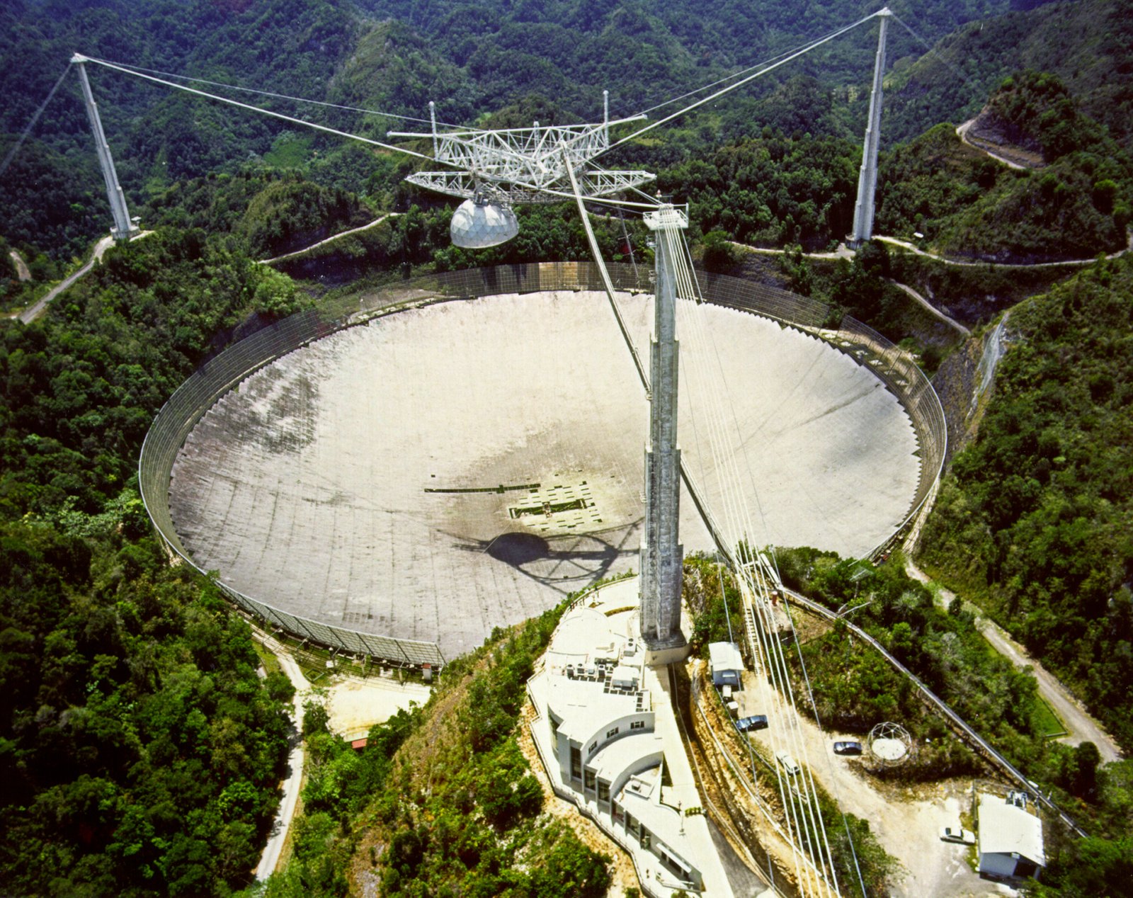 Radioteleskop v Arecibu