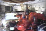 Tim Kopra obsazuje své místo na palubě raketoplánu