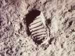 První lidská stopa na Měsíci