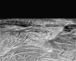 Část povrchu Encelada ze dne 2. 11. 2009