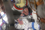 Creamer při nácviku v kabině Sojuzu