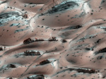 Jarní krajina Marsu na severní polokouli