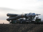 Převoz rakety s lodí Sojuz na rampu