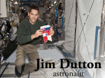 James Dutton se znakem Trenčína a slovenskou vlajkou na palubě ISS